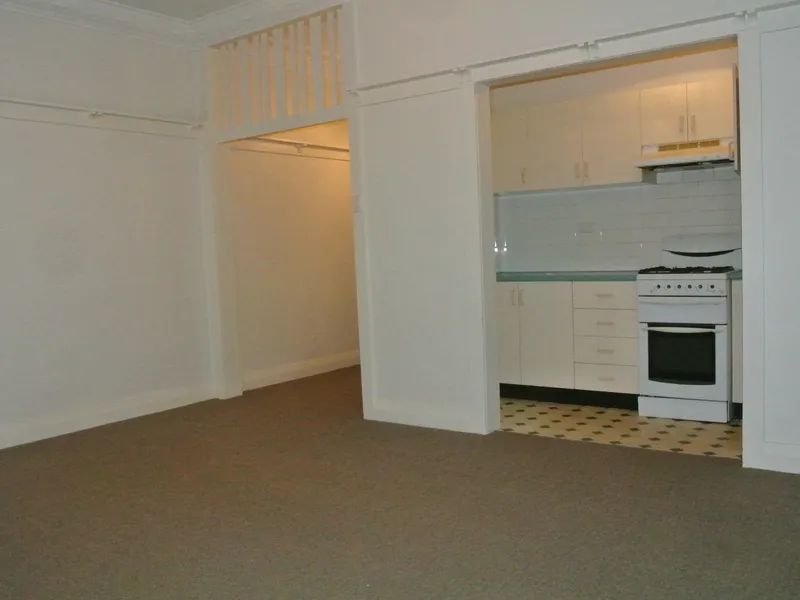 2 BEDROOM APARTMENT IN QUIET BLOCK