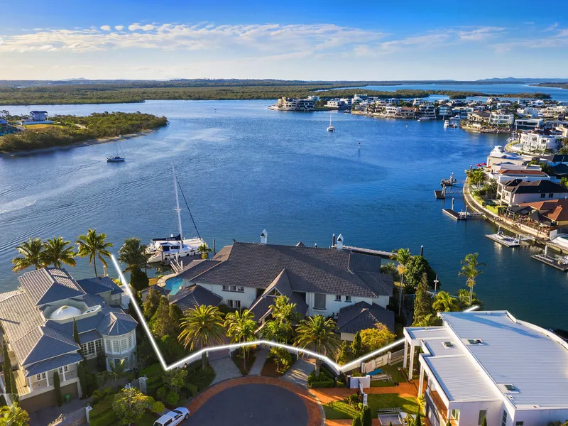 Magnificent North-Facing Waterfront Entertainer - Unrivalled Views