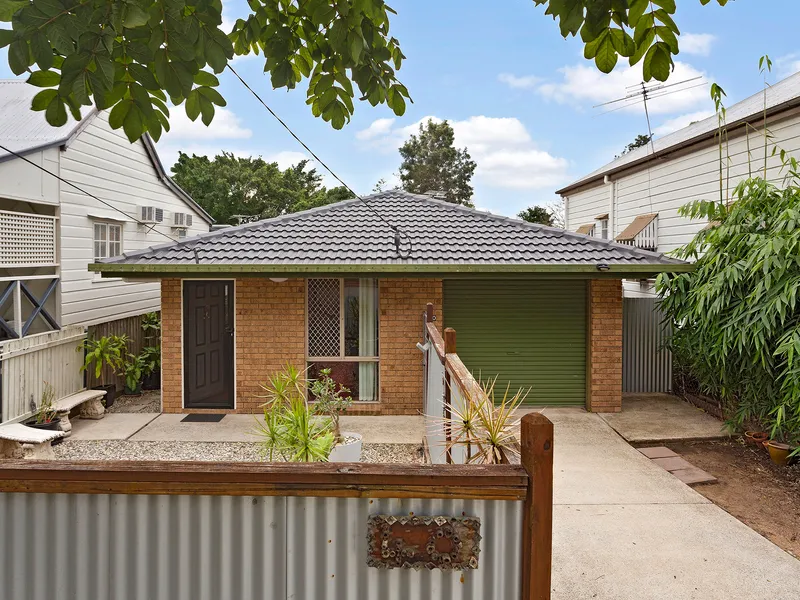 Low Set Brick On A Low Maintenance Block