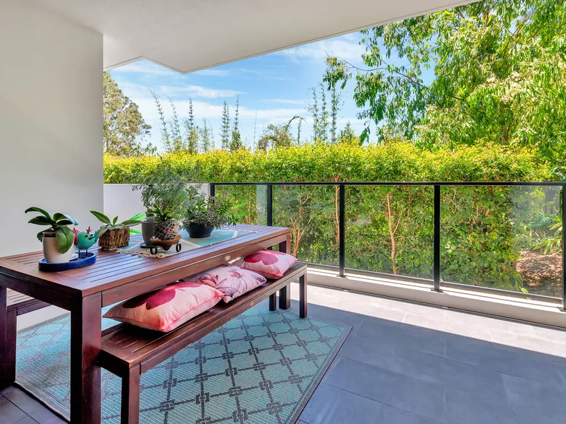 Boutique Private Ground Floor Leafy Apartment - Large Private Terrace