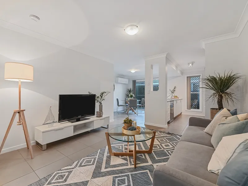 Chic Modern Townhome - Freshly Painted/New Carpet!