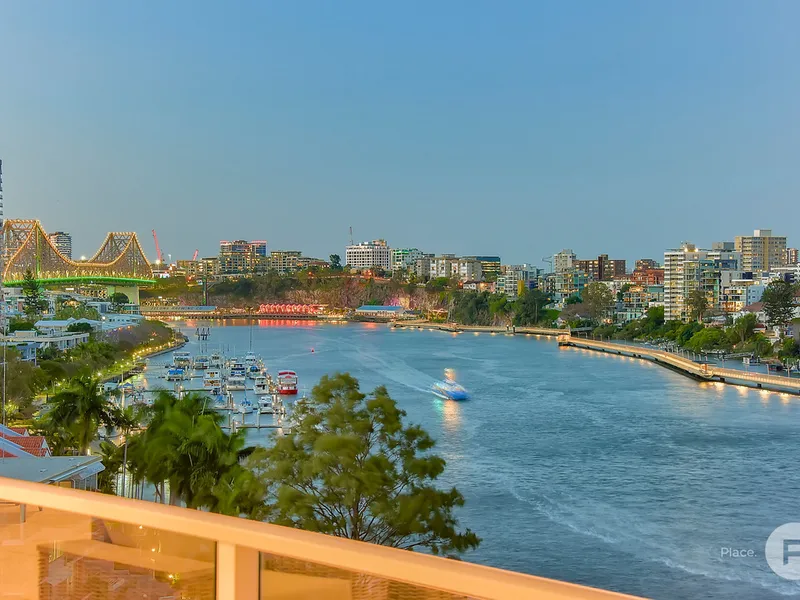 Sophisticated full-floor penthouse spanning over 555sqm