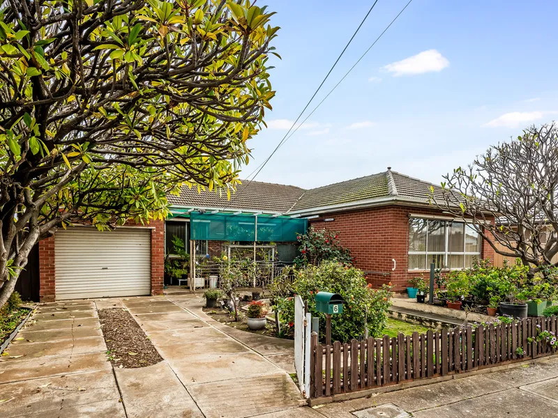 Renovate or Detonate! - Prime Redevelopment Opportunity in Thriving Suburban Area – 780sqm Allotment.