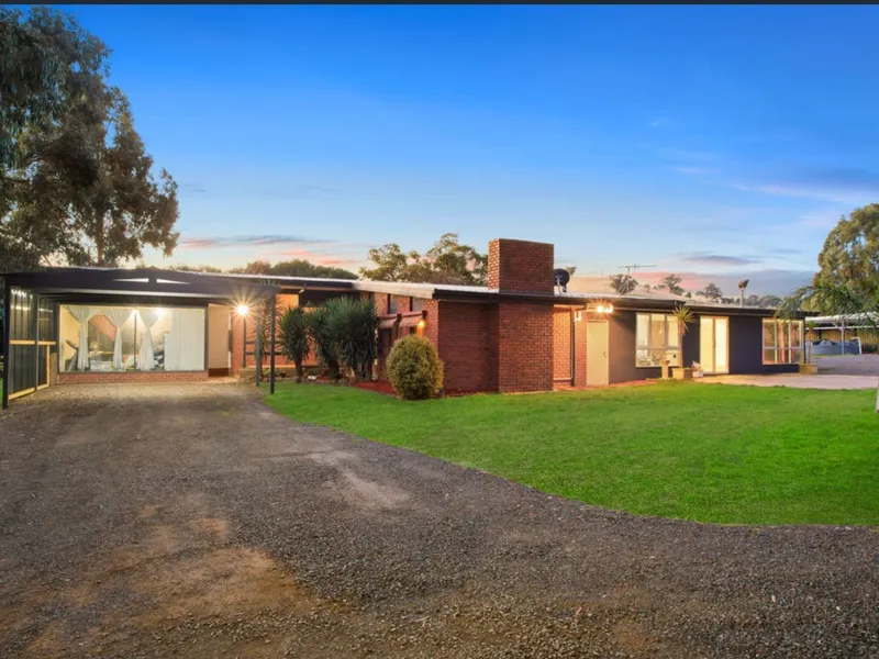 4 Bed room Brick House for rent surrounded with magnificent landscapes and nature