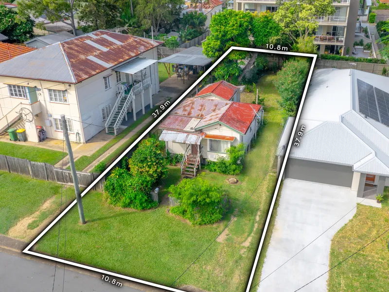 DREAM BUILD OPPORTUNITY - EAST OF OXLEY AVE - 350m FROM SUTTONS BEACH!
