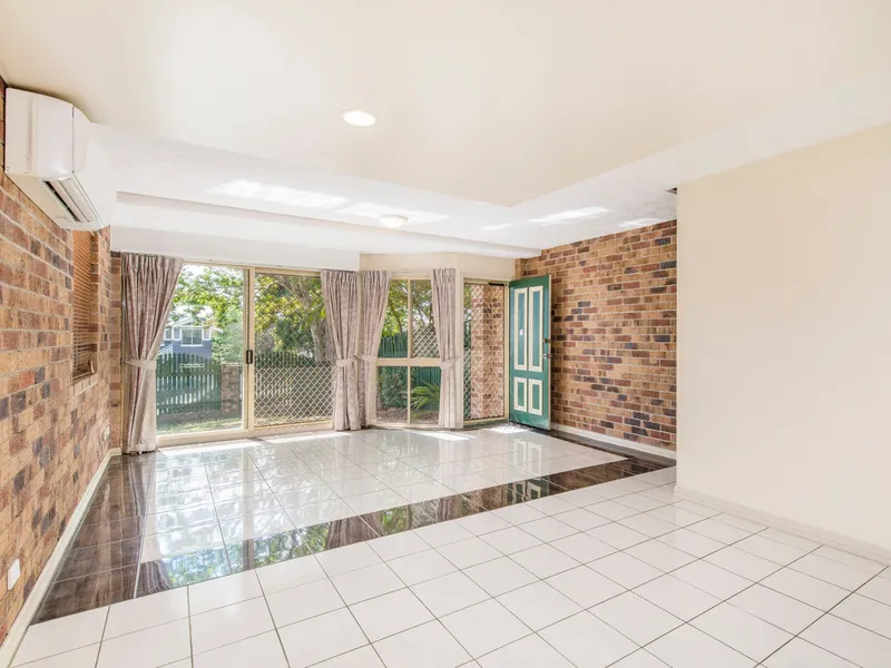 Spacious Fairfield Townhouse | Fully Enclosed Yard!