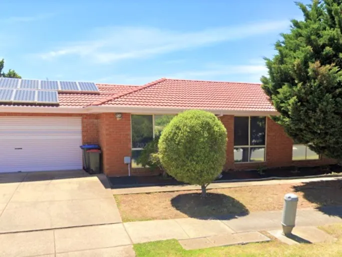 Single Storey Family Home at Central of Cambridge Estate