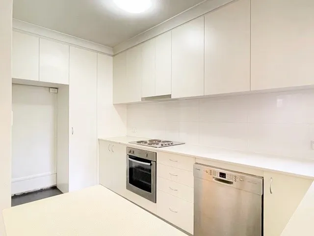 PETS FRIENDLY - WELL POSITIONED THREE BEDROOM APARTMENT 