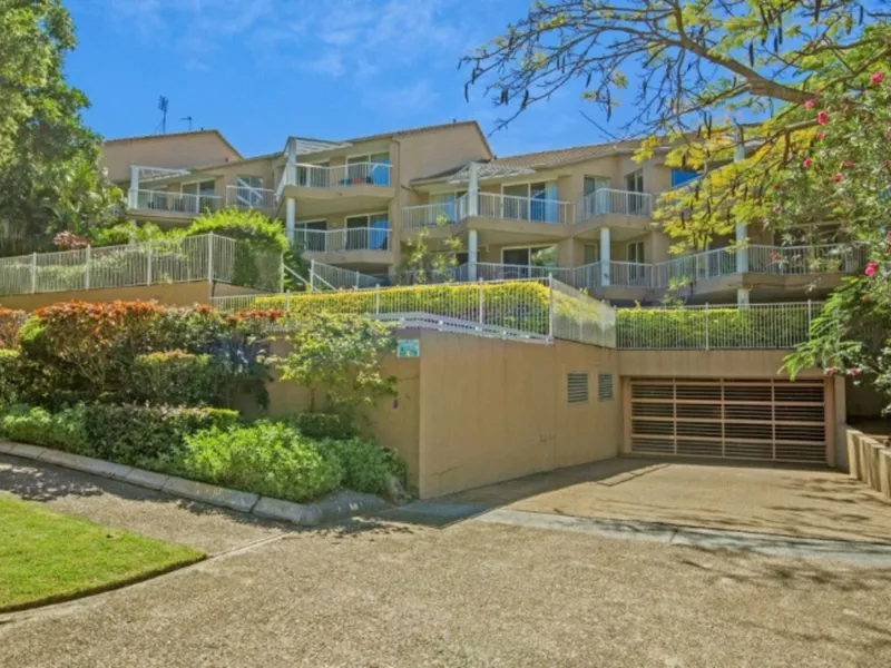 SPACIOUS 3 BEDROOM UNIT JUST MINUTES FROM SOUTHPORT CBD