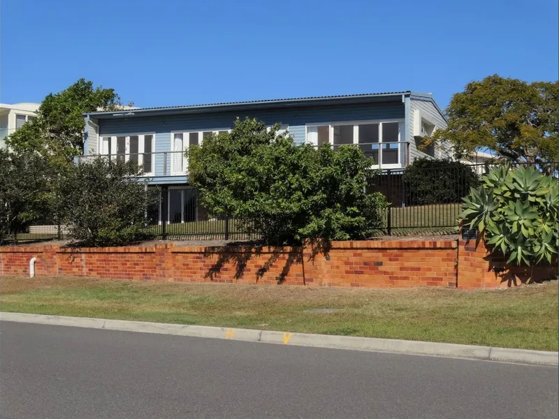 6 MONTH LEASE ONLY - This Property has the 3 P's - Position - Position - Position