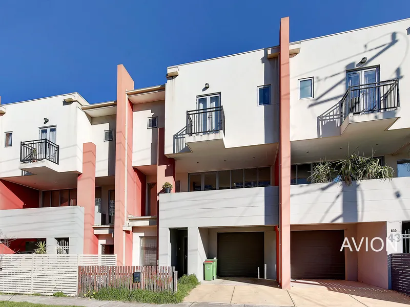 Spacious Townhouse with Easy Access to the CBD