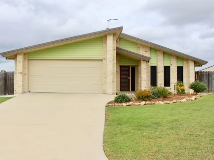 EXECUTIVE HOME WITH SHED & SOLAR