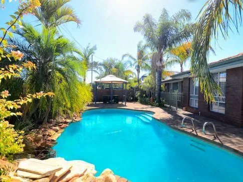 Large Home With Huge Workshop with Separate Private Entrance. In Willetton High School Zone.