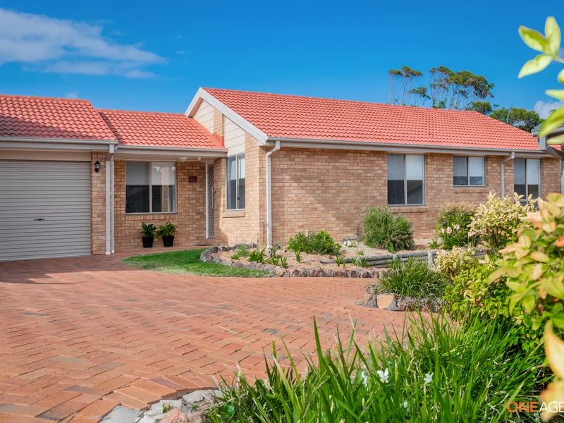 Great size villa, within walking distance to the beach, cafes, restaurants, schools and more!