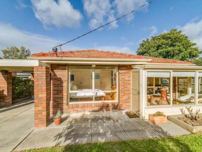 2 Bedroom House with a Single Carport