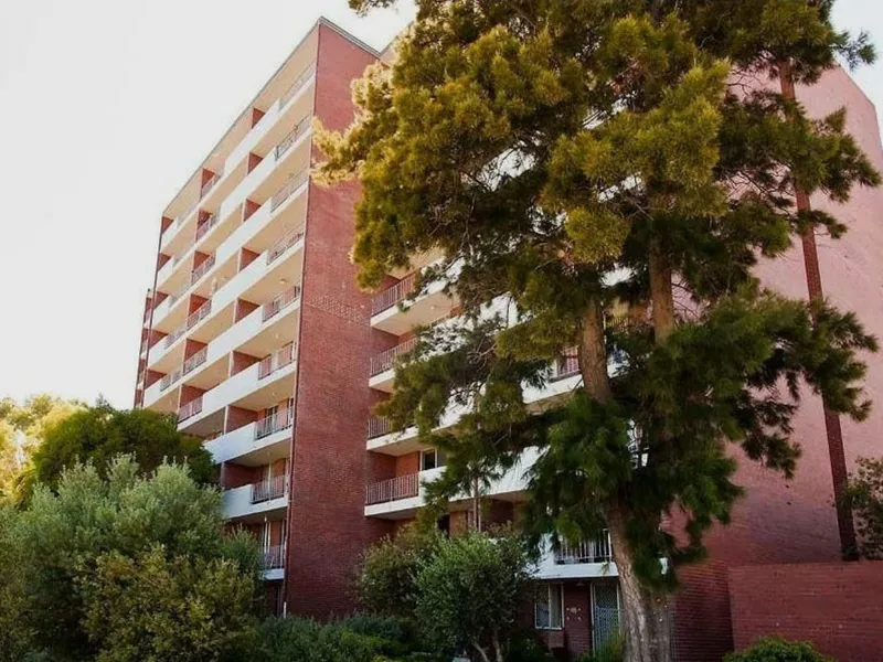 GREAT CENTRAL LOCATION