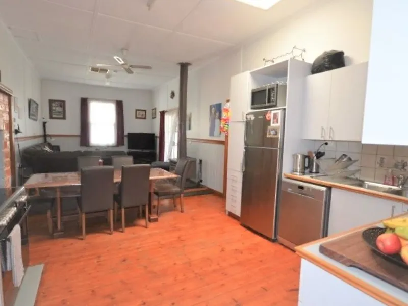 CONVENTIONAL HOUSE, LARGE ENCLOSED YARD, LOCATED NEAR LAMEROO CBD