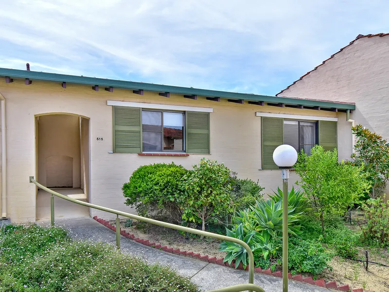 Fantastic Value Retirement Villa with Sunroom