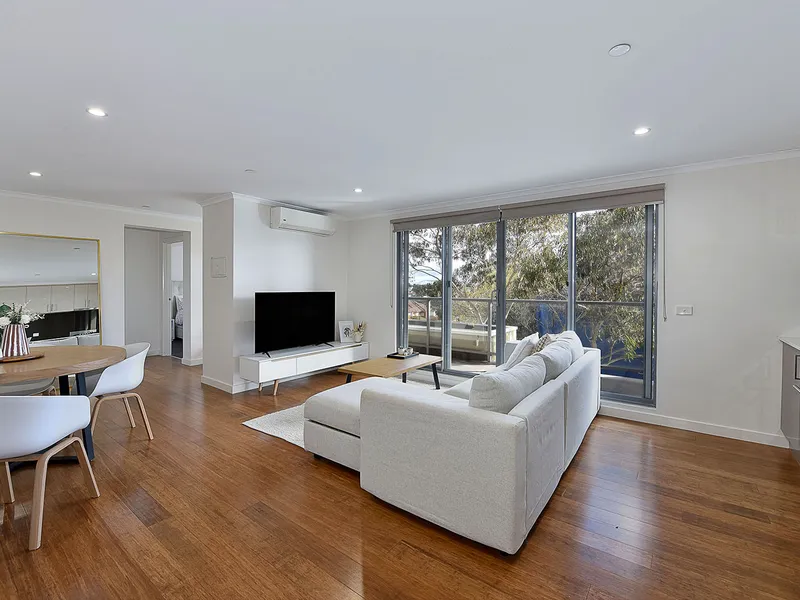 Large 1 bedroom Plus Study!