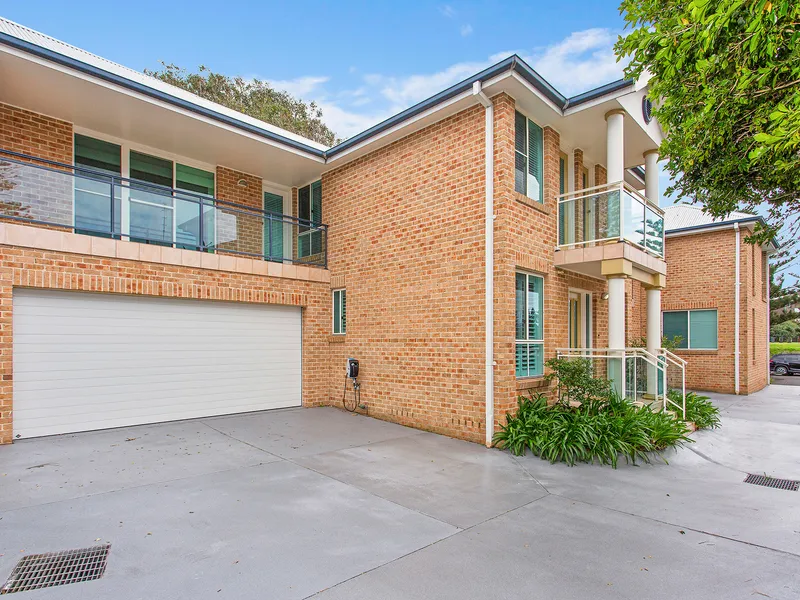 Spacious Townhouse opposite the beach