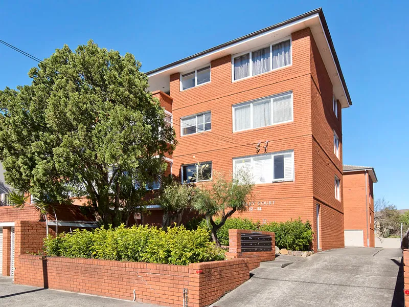 Oversized Coogee Apartment, A Perfect Coastal Pad, 500m To The Beachfront