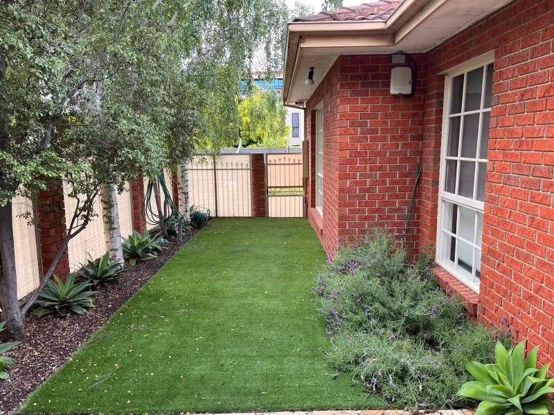 Spacious semi detached unit in the heart of Caulfield South!