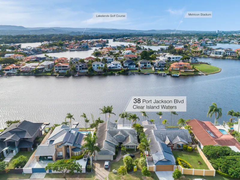 WIDE WATERFRONT NORTHERN ASPECT VIEWS IN SOUGHT-AFTER CLEAR ISLAND WATERS