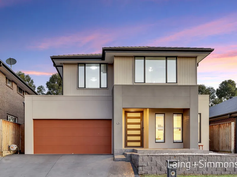 Grand Resort-Style Entertainer