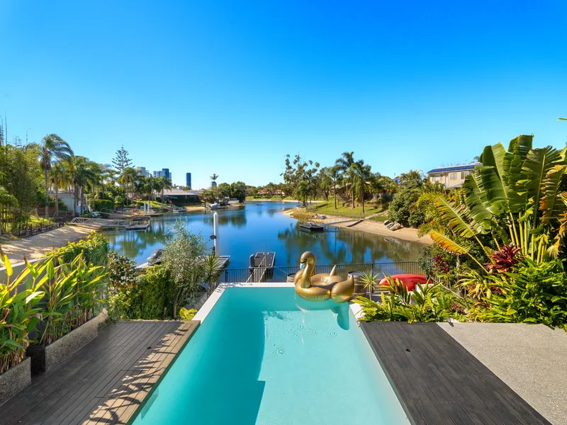 Style, space and sophistication all in a perfect location!