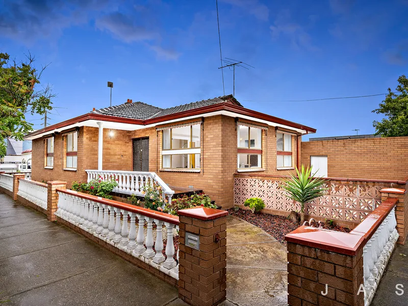 FABULOUS FAMILY HOME IN SOUGHT AFTER FOOTSCRAY LOCATION!