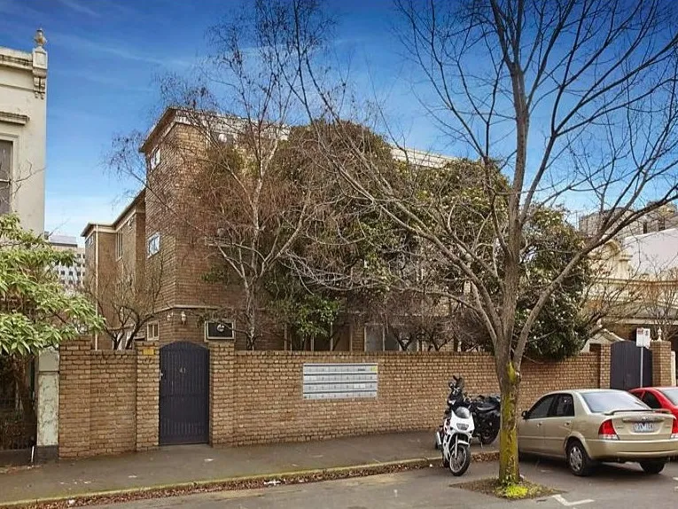RENOVATED & PERFECTLY POSITIONED!