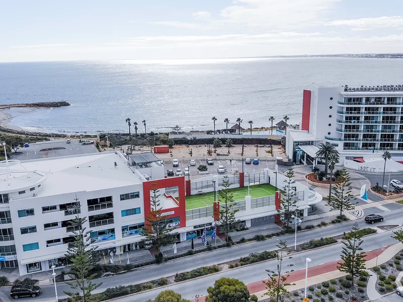 LUXURY APARTMENT WITH NORTH FACING OCEAN VIEWS