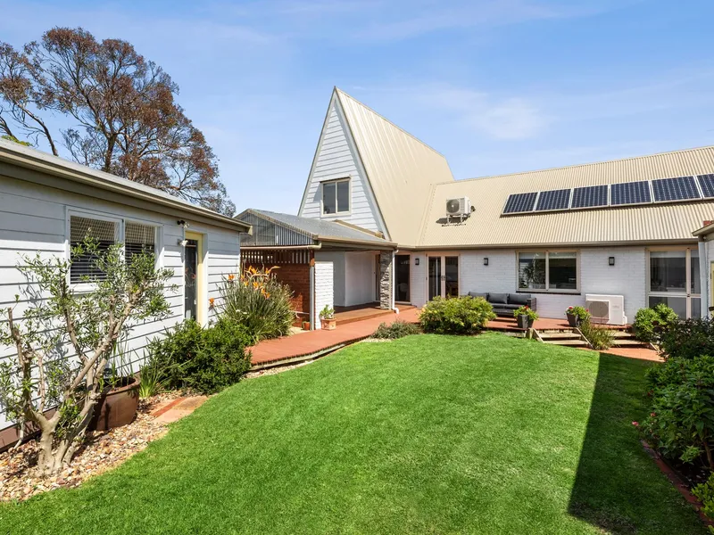 Stunning Home With Beautifully Presented Foliage