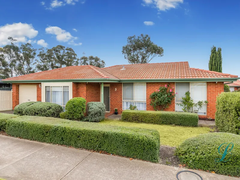 Spacious, 3 Bedrooms,Walk to Everything.