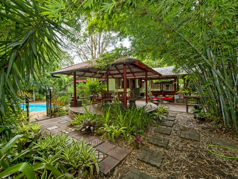 10 HORSE FRIENDLY ACRES ON THE RIVER
