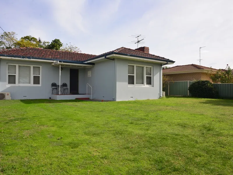 IDEAL LOCATION & SPACIOUS BLOCK – ZONED R20/30