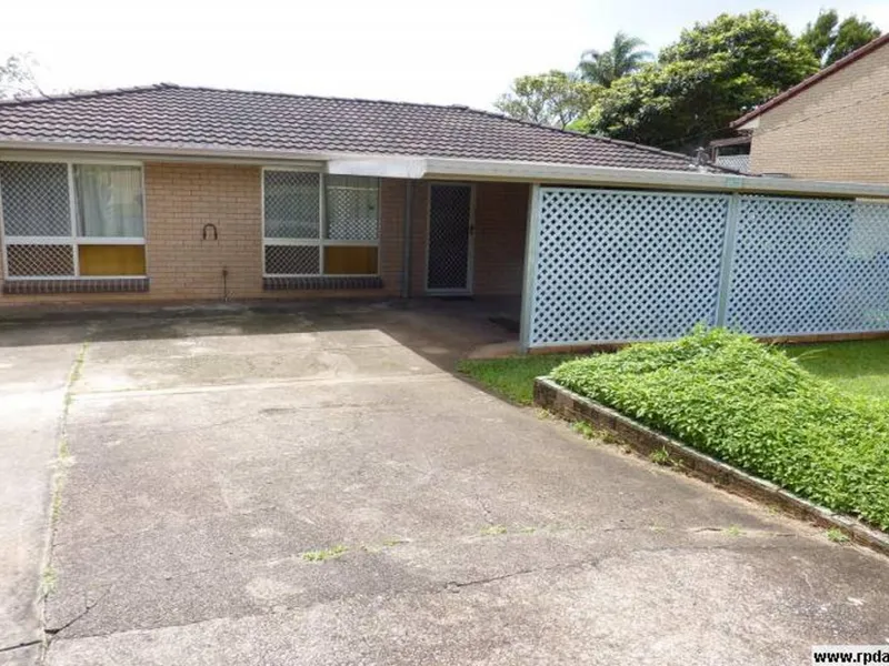 CONVENIENT LOCATION WITH ROOM TO PLAY!