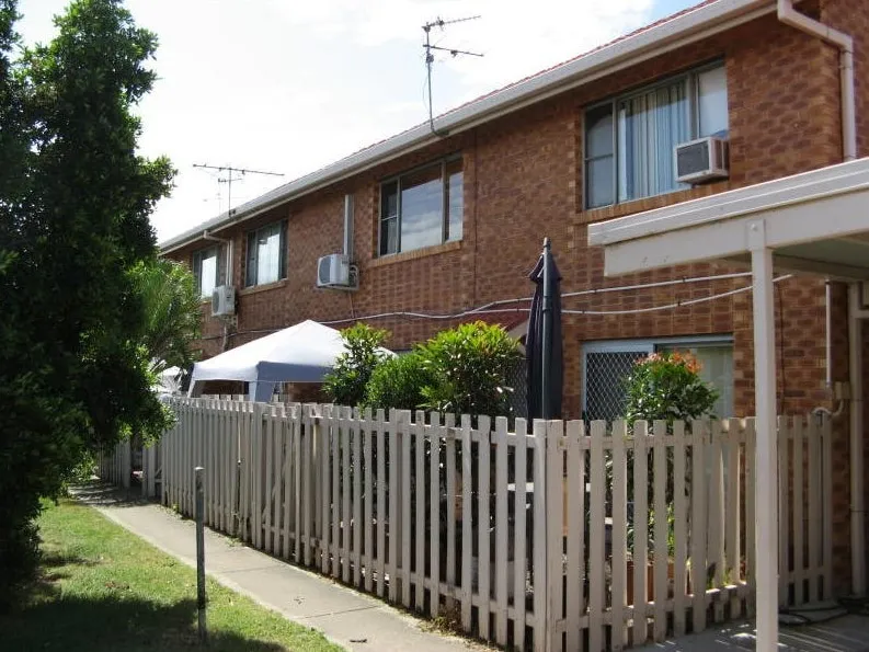 CBD Fringe Unit Close to Everything!