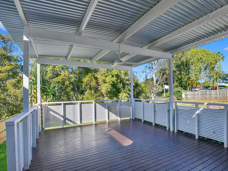 Gorgeous cottage with treelined yard and large rear deck