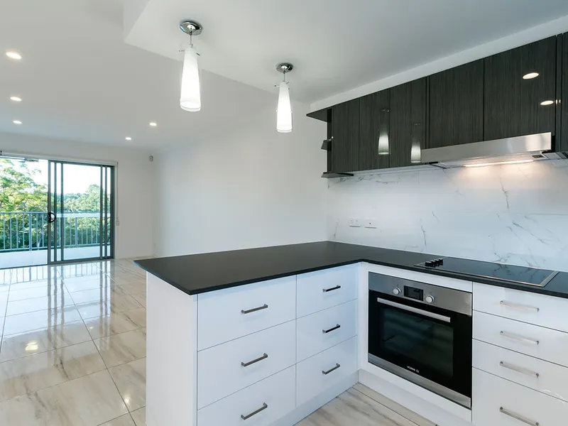 Private Light Filled Apartment - Space, Style, Convenient