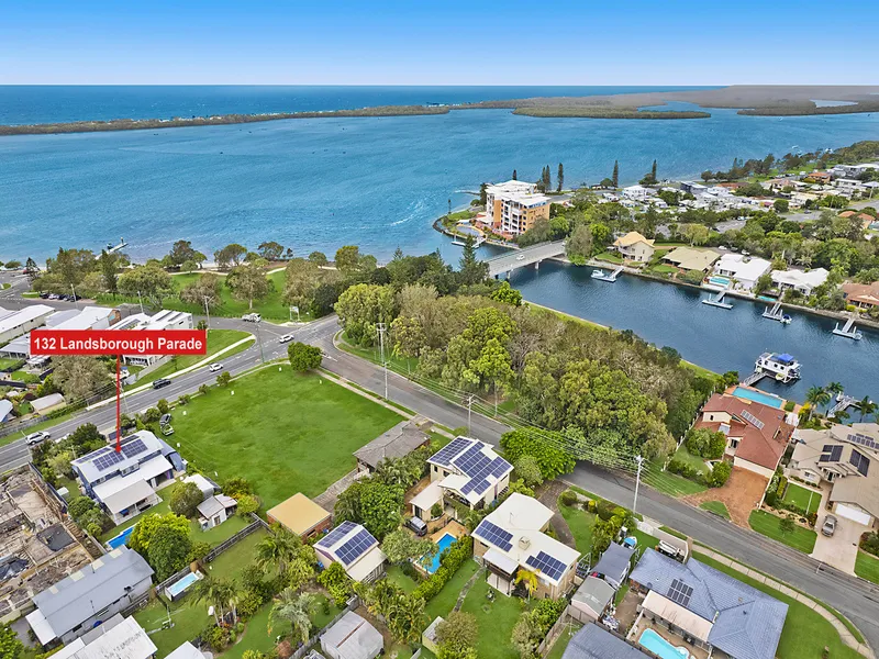 RECENTLY RENOVATED BEACHSIDE BEAUTY