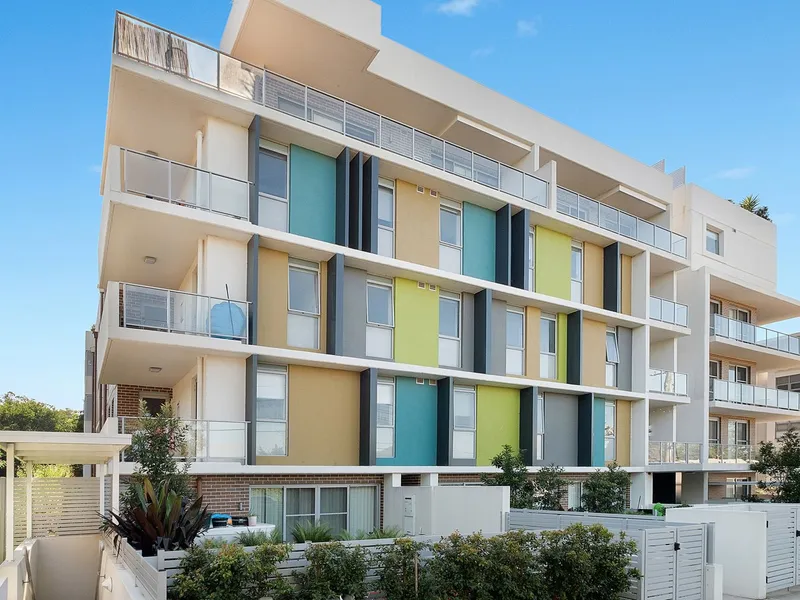 EASYCARE LIVING IN MODERN APARTMENT