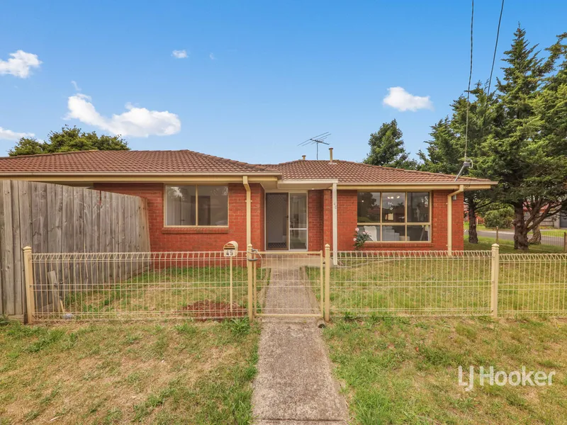 A Charming Home with Cosy Features in Sought-After Pocket of Hoppers Crossing