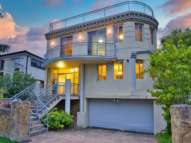 Large Family Home with Entertaining Rooftop Terrace 