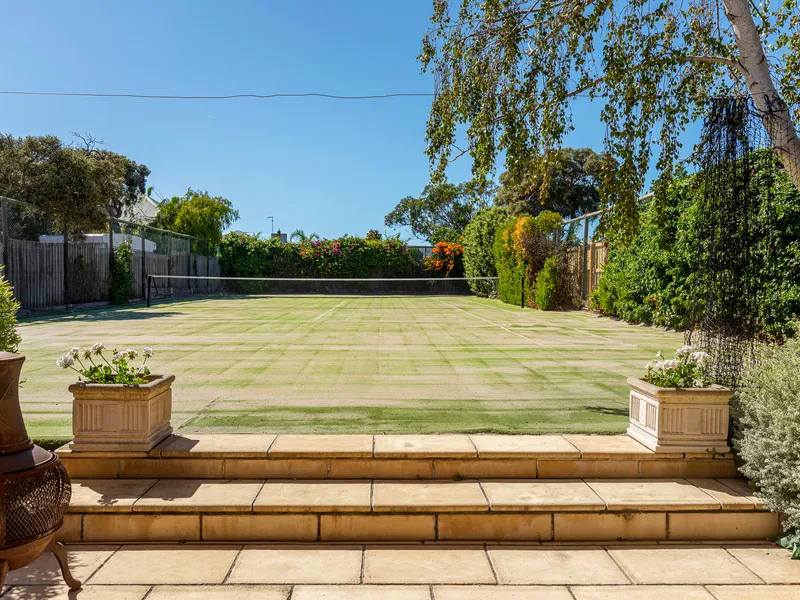 Courtside Portsea Living