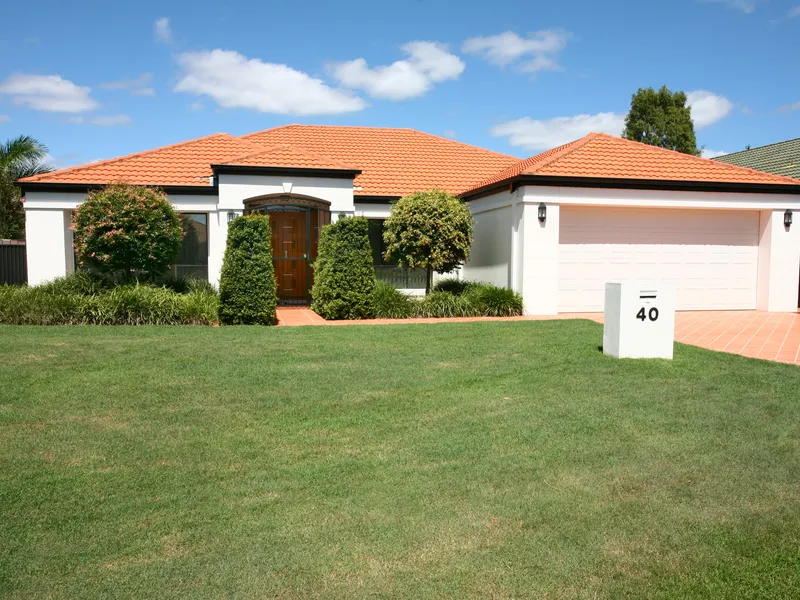 LOW MAINTENANCE EXECUTIVE LIVING IN CLEAR ISLAND WATERS WITH POOL!