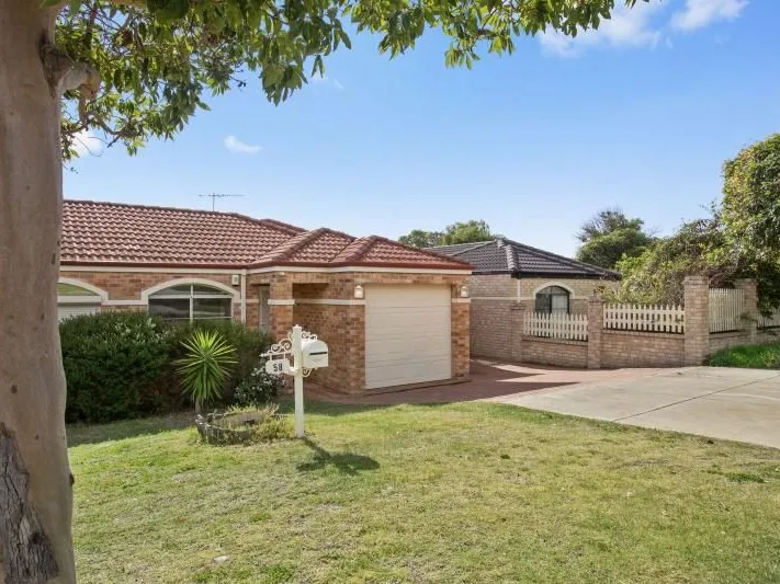 AS GOOD AS NEW (3 x 2) DUPLEX - MINUTES AWAY FROM MIRRABOOKA SQUARE!