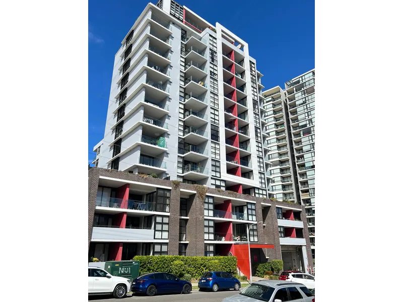 Charming 1-Bedroom Apartment with Secure Parking and Storage