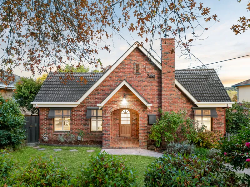 Classic English-Style Clinker In The Balwyn High Zone