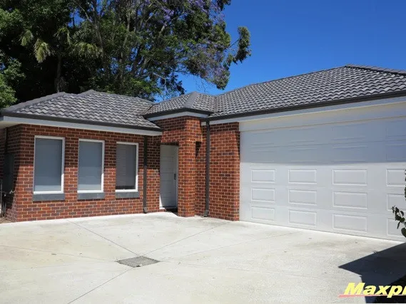 Near new easy-care home!!